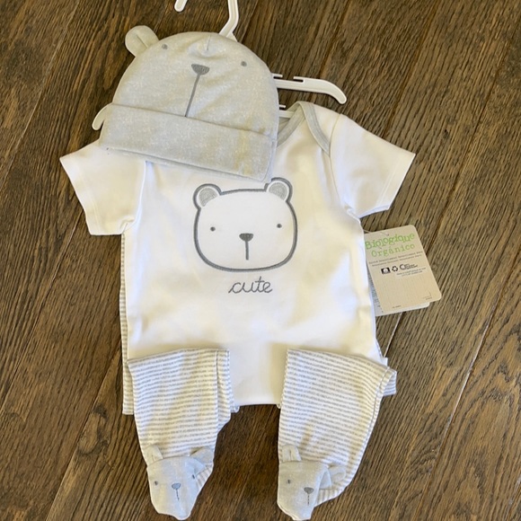 Set includes footed pants, short sleeve shirt and hat. - Picture 1 of 1